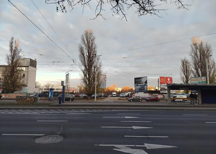 Lady Mabel's Near To Arena, Puskas Stadion And Park, With Guarded Parking Place Budapeşte