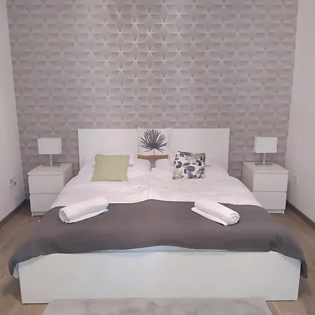 Lady Mabel's Near To Arena, Puskas Stadion And Park, With Guarded Parking Place Apartment