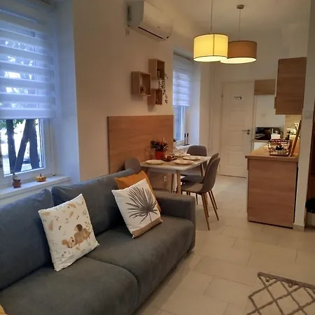 Lady Mabel's Near To Arena, Puskas Stadion And Park, With Guarded Parking Place 부다페스트