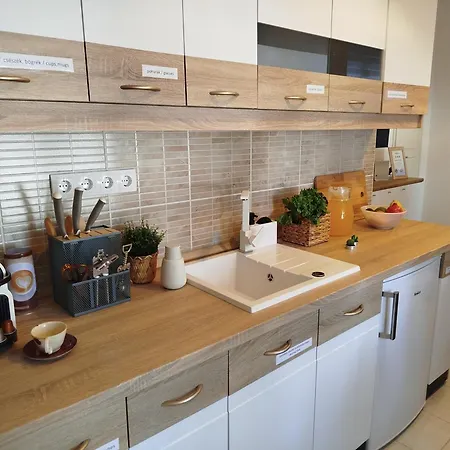 Lady Mabel's Near To Arena, Puskas Stadion And Park, With Guarded Parking Place Apartment *